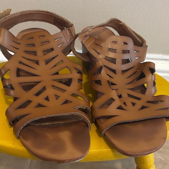 BareTraps Tan Cutout Sandals size 8.5 - Picture 1 of 6